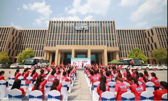 做白色的牛奶,創(chuàng)紅色的企業(yè),花花牛乳業(yè)集團(tuán)青春歌會慶祝建黨100周年 做白色的牛奶,創(chuàng)紅色的企業(yè),花花牛乳業(yè)集團(tuán)青春歌會慶祝建黨100周年