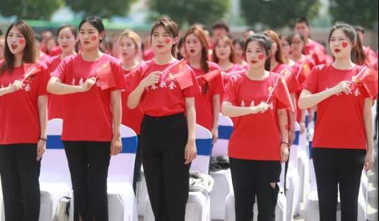 做白色的牛奶,創(chuàng)紅色的企業(yè),花花牛乳業(yè)集團(tuán)青春歌會慶祝建黨100周年 做白色的牛奶,創(chuàng)紅色的企業(yè),花花牛乳業(yè)集團(tuán)青春歌會慶祝建黨100周年