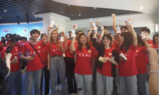 做白色的牛奶,創(chuàng)紅色的企業(yè),花花牛乳業(yè)集團(tuán)青春歌會慶祝建黨100周年 做白色的牛奶,創(chuàng)紅色的企業(yè),花花牛乳業(yè)集團(tuán)青春歌會慶祝建黨100周年