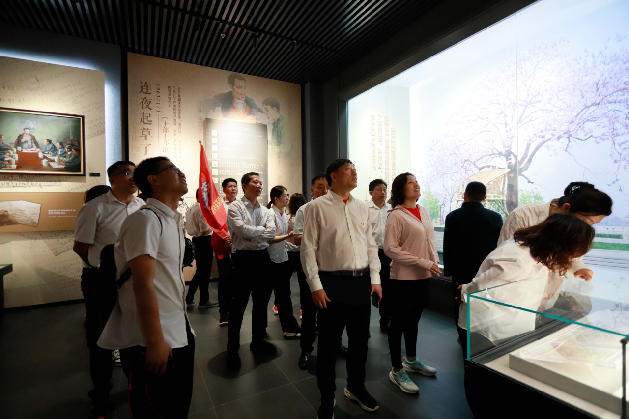 砥礪初心使命，汲取奮進力量丨花花牛乳業集團黨委組織開展學習“焦裕祿精神”主題黨日活動