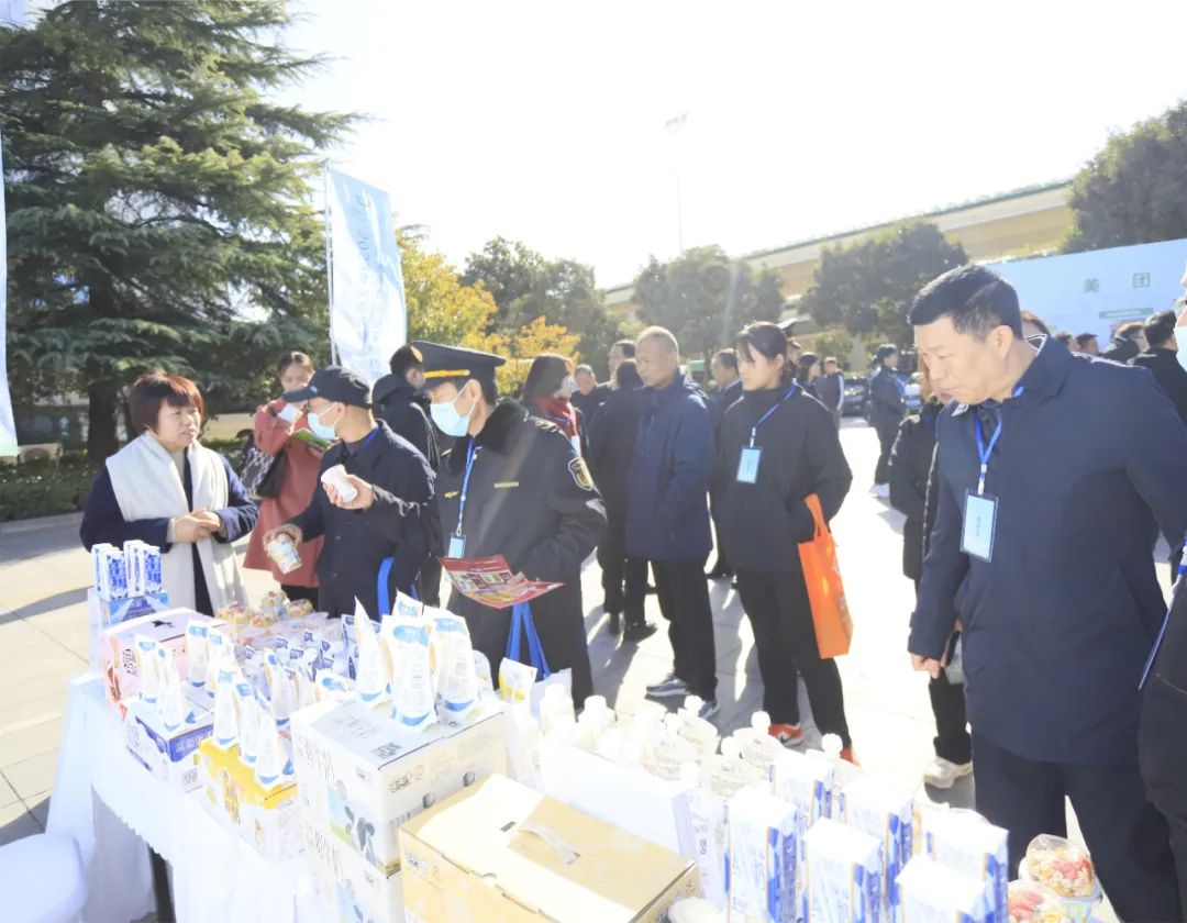 花花牛丨落實食品生產加工企業質量安全主體責任，助力人民群眾生活更美好——2023年河南省暨鄭州食品安全宣傳周啟動儀式隆重舉行