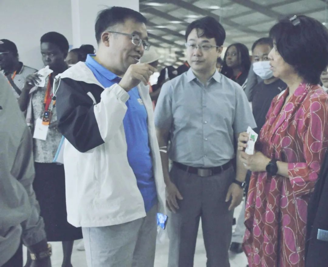 北京大學南南合作與發展學院教授、全球伙伴關系主任周詠梅一行蒞臨花花牛平輿瑞亞牧業參觀調研