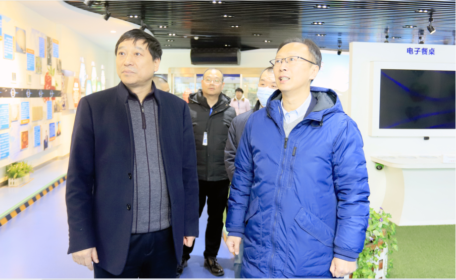 花花牛丨東北農(nóng)大食品學(xué)院院長、中原食品實(shí)驗(yàn)室首席科學(xué)家姜毓君教授蒞臨花花牛乳業(yè)集團(tuán)調(diào)研 花花牛丨東北農(nóng)大食品學(xué)院院長、中原食品實(shí)驗(yàn)室首席科學(xué)家姜毓君教授蒞臨花花牛乳業(yè)集團(tuán)調(diào)研