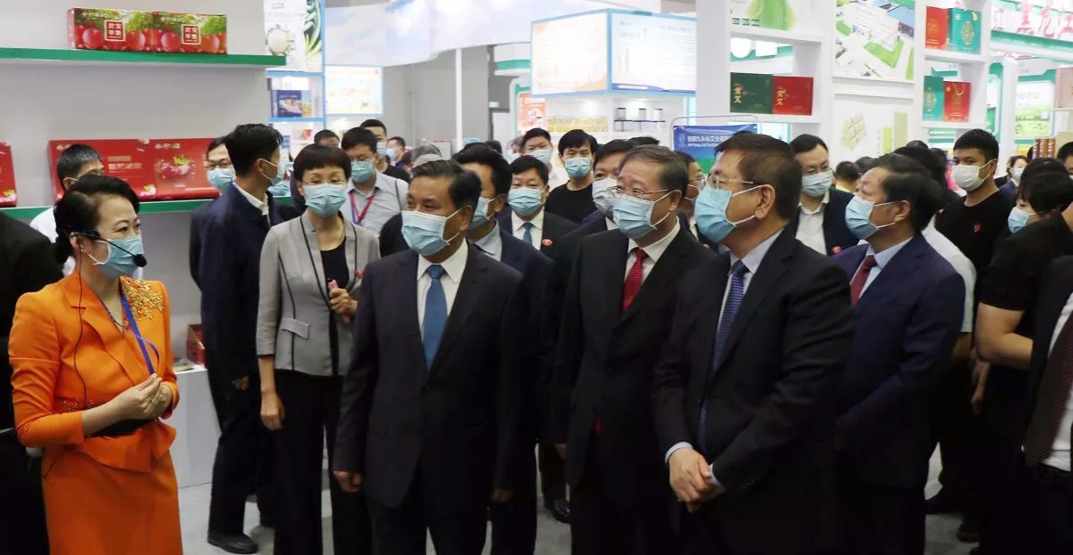 喜報(bào) | 花花牛輕覺酸奶榮獲第二十四屆中國農(nóng)產(chǎn)品加工業(yè)投資貿(mào)易洽談會(huì)金質(zhì)產(chǎn)品獎(jiǎng)