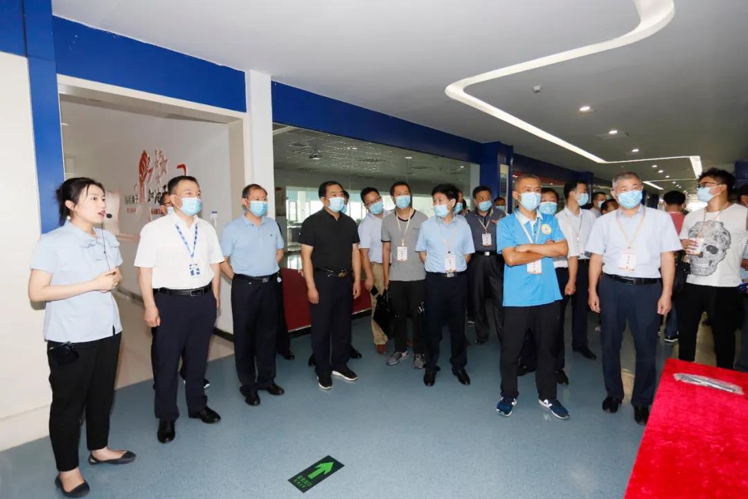 鄭州市安全生產(chǎn)雙重預(yù)防體系建設(shè)現(xiàn)場觀摩會在花花牛乳業(yè)集團(tuán)鄭州分公司召開