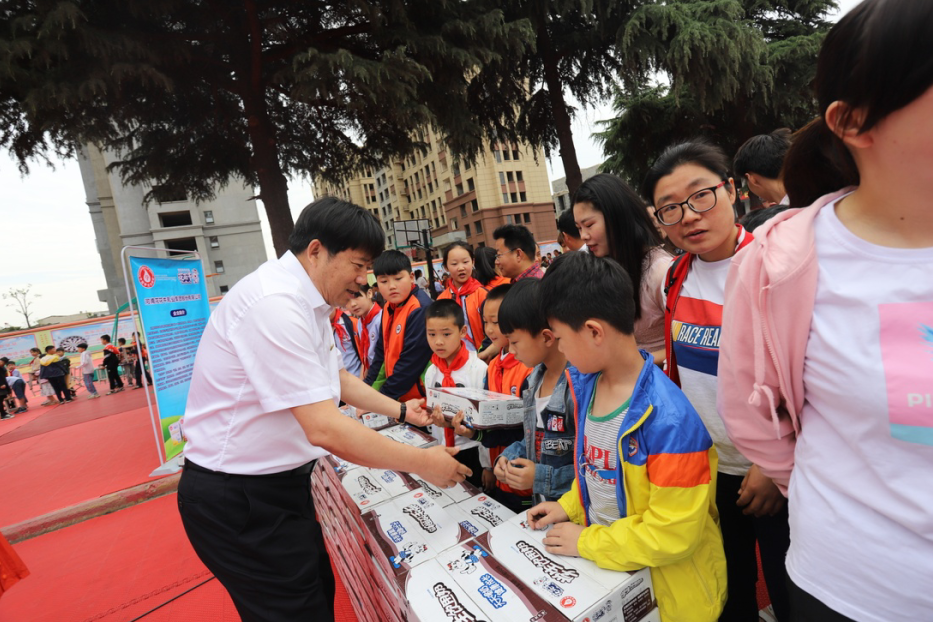 花花牛|六一關愛兒童，讓愛灑滿人間