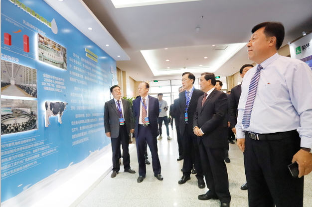 花花牛亮相中國(guó)奶業(yè)20強(qiáng)呼倫貝爾峰會(huì)，共話中國(guó)奶業(yè)振興！