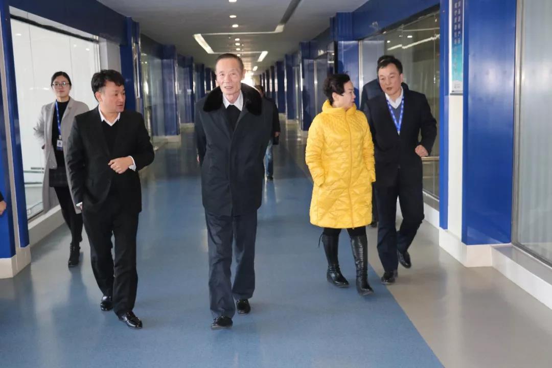 中國奶業協會高鴻賓會長蒞臨花花牛指導工作