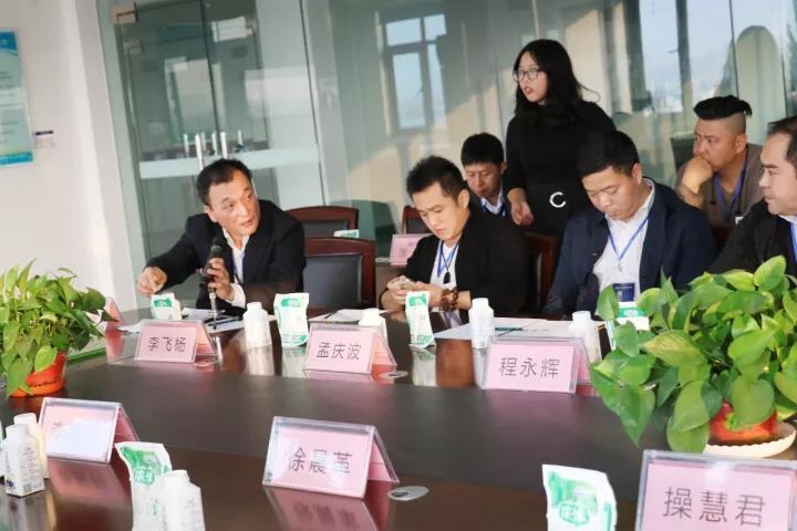 商界領(lǐng)袖俱樂(lè)部精英參訪花花牛！