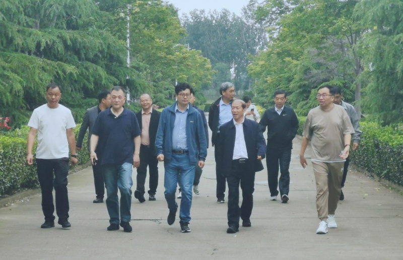 花花牛丨河南農業大學黨委副書記、校長介曉磊一行蒞臨花花牛河南瑞亞參觀調研